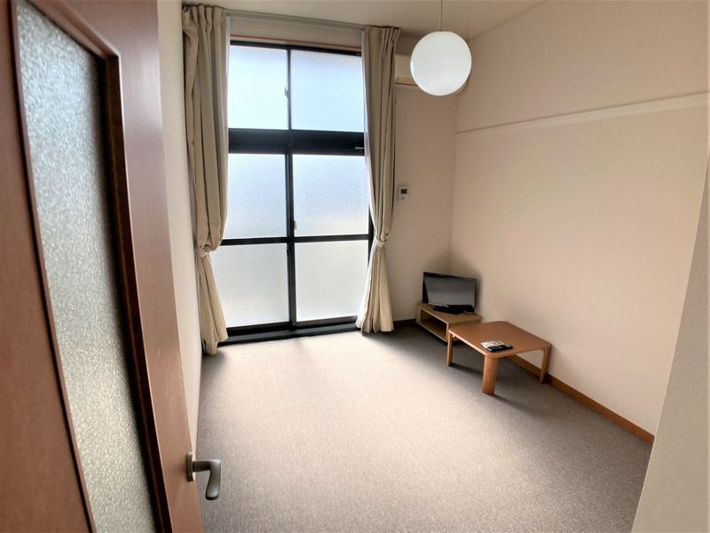 レオパレスシエスタ西郷屋敷 居間