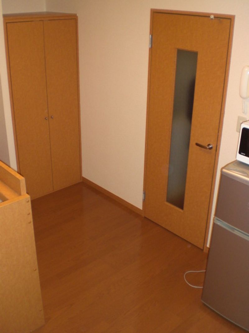 レオパレスミレー 居間