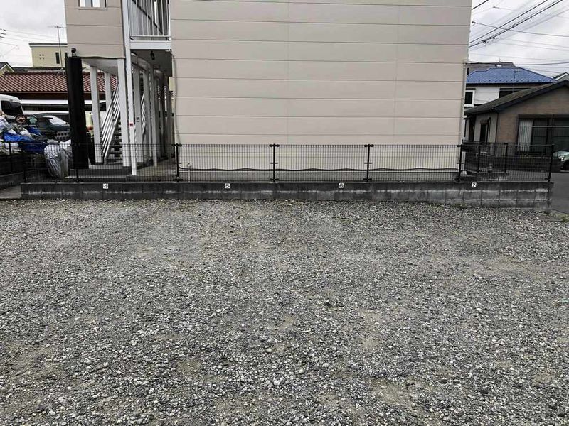 レオパレスメイプル 駐車場
