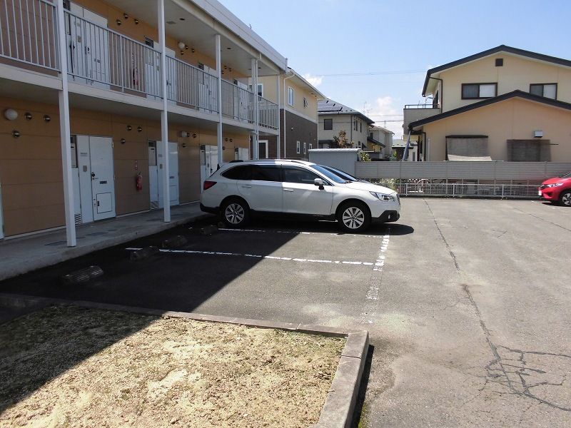 レオパレス中屋敷Ｂ 駐車場