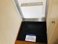 レオパレスローズメロー 玄関
