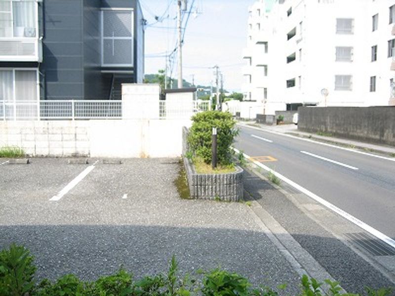 レオパレスＮｕｅｖｏＰｉｎａｒ 駐車場