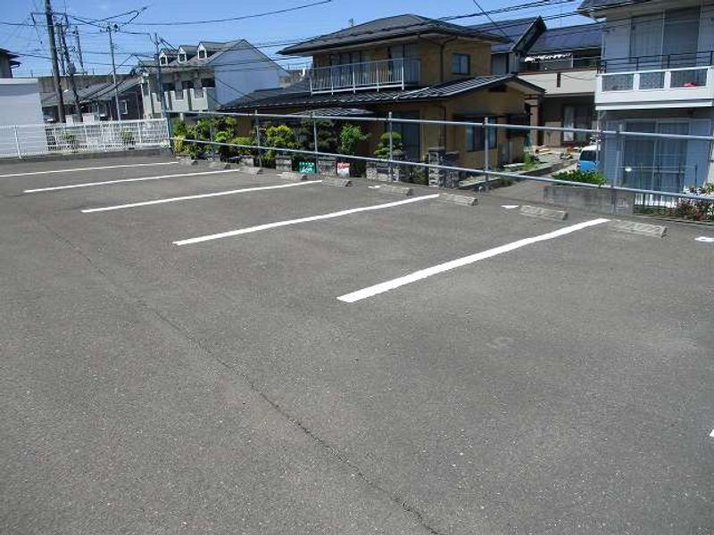レオパレス秋桜 駐車場