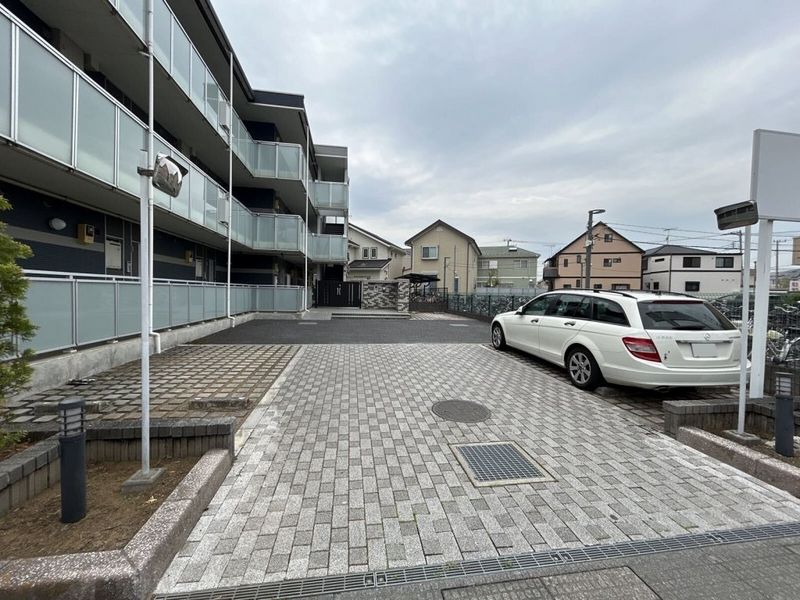 レオネクスト北鴻巣 駐車場