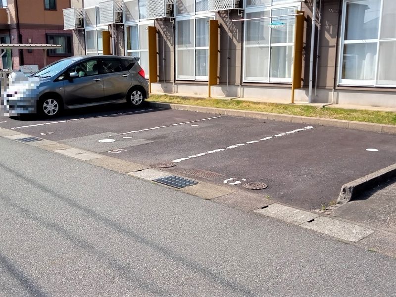 レオパレスＫＯＹＡＭＡ 駐車場