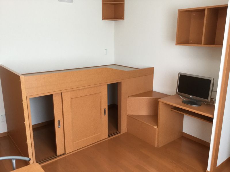 レオパレス備前舘 居間