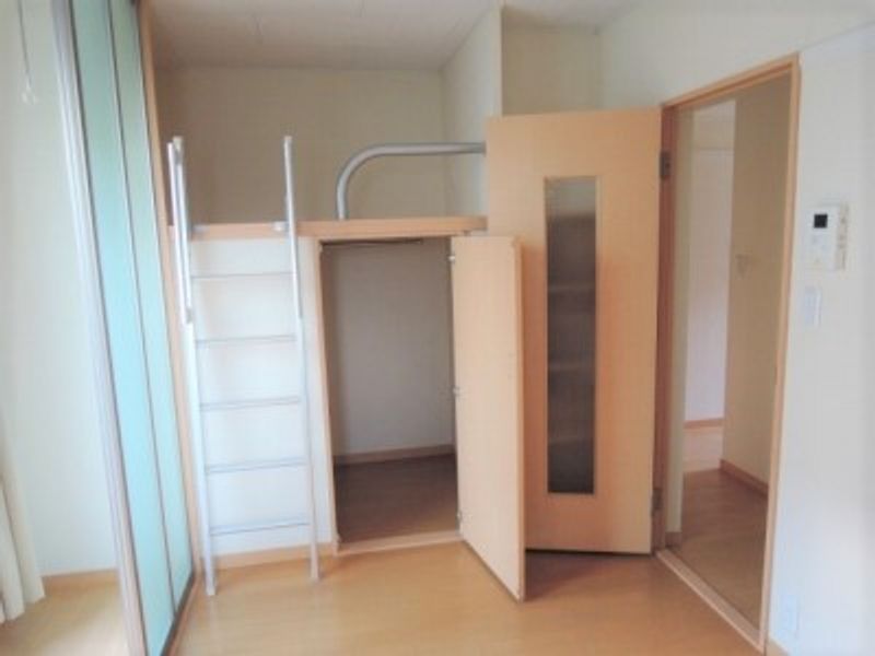 レオパレス稲荷前 寝室