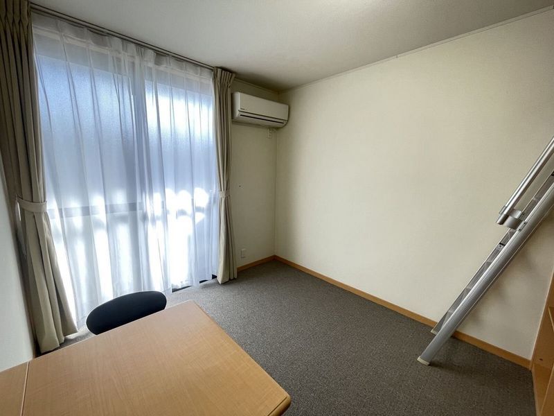 レオパレステルヌーラ彦根 居間