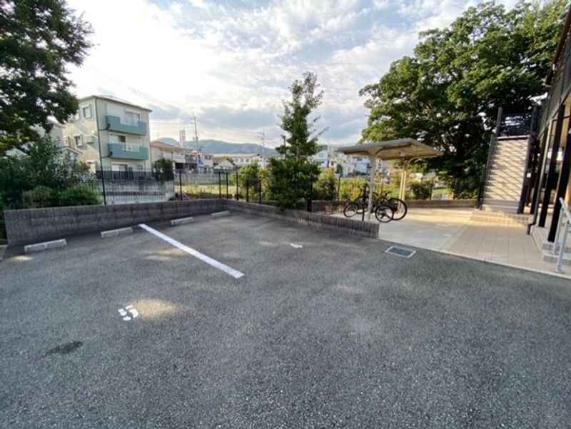 レオネクスト箕面Ⅱ 駐車場
