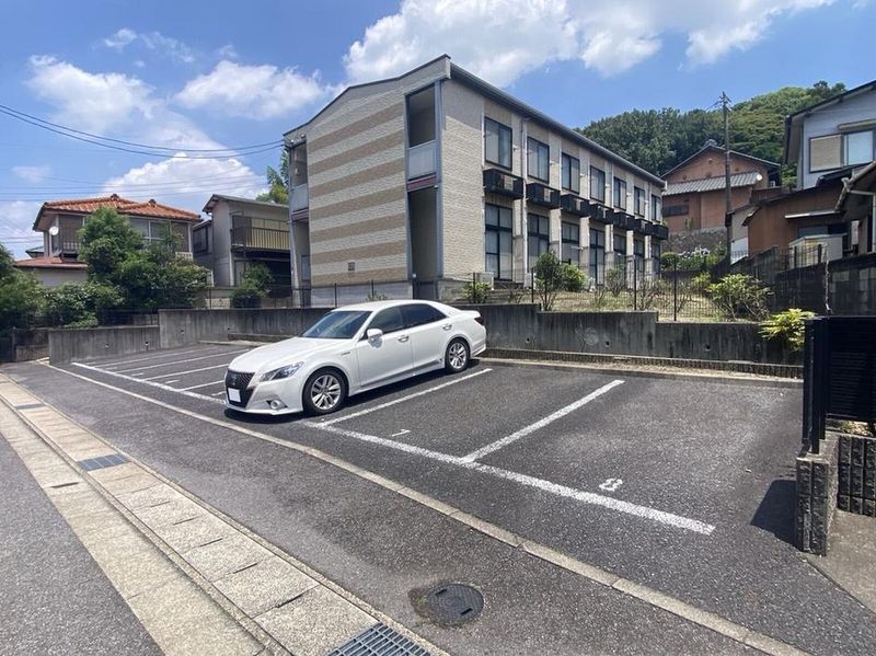 レオパレス向が丘Ⅱ 駐車場