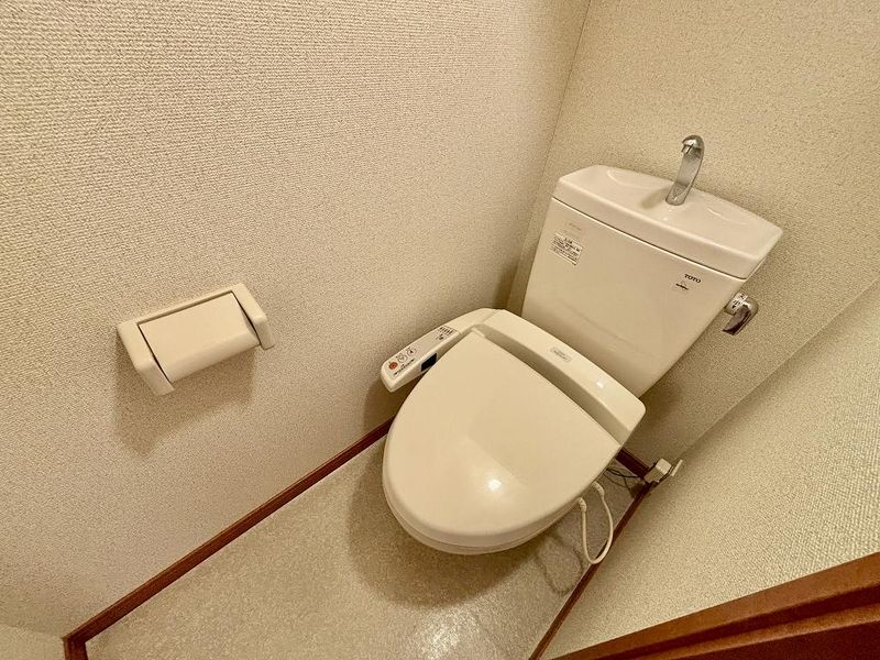 レオパレスこまつ トイレ