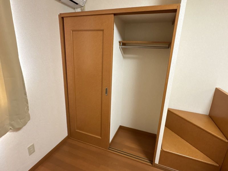 レオパレスラポール 収納