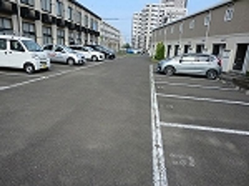 レオパレスフォレスト萩野Ⅱ 駐車場