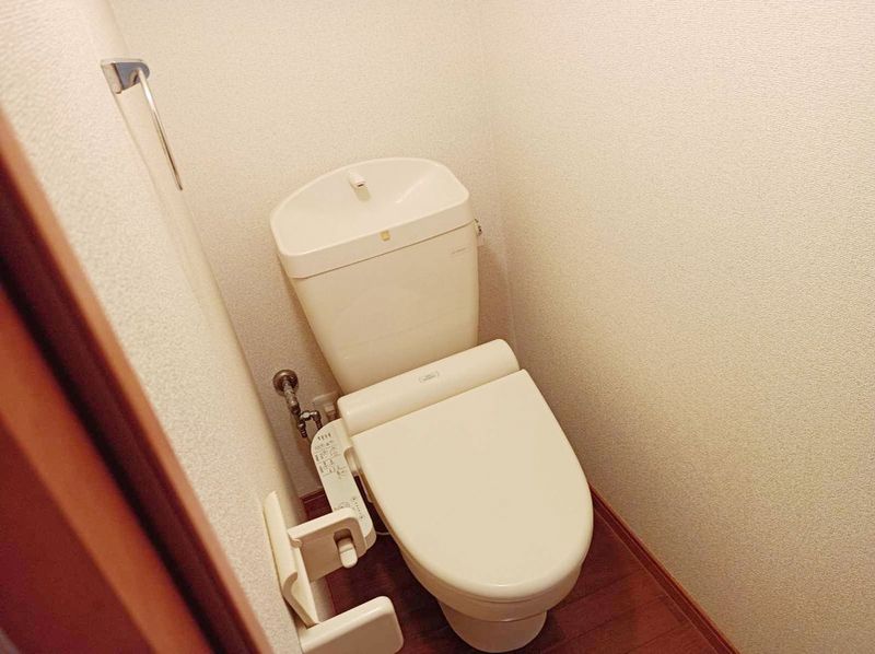 レオパレスシエスタ西郷屋敷 トイレ