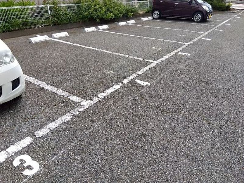 レオパレスさうざん 駐車場