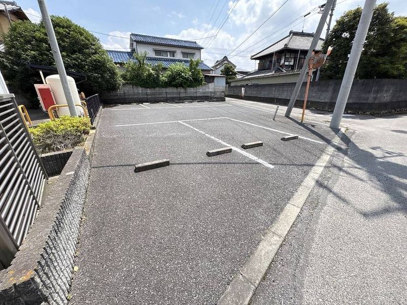 レオパレスＧＵＲＩ 駐車場