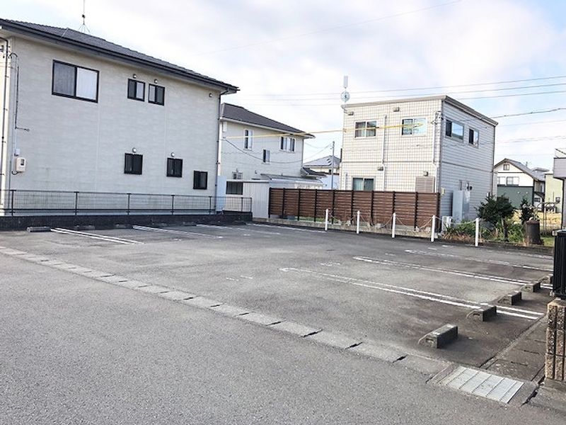 レオパレス白岩 駐車場