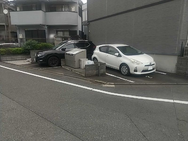 レオパレスソルヴェーグ 駐車場