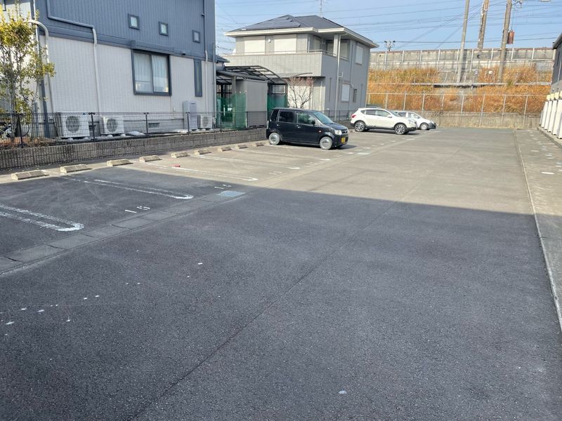 レオパレスサンハート 駐車場