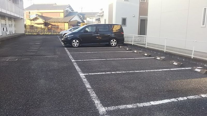 レオパレスヴァンティアン 駐車場