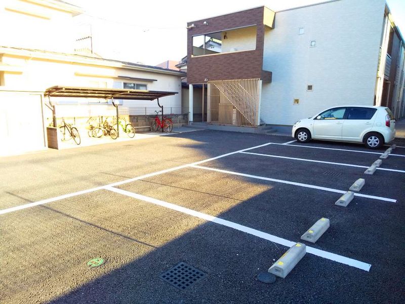 クレイノエストカーサ 駐車場