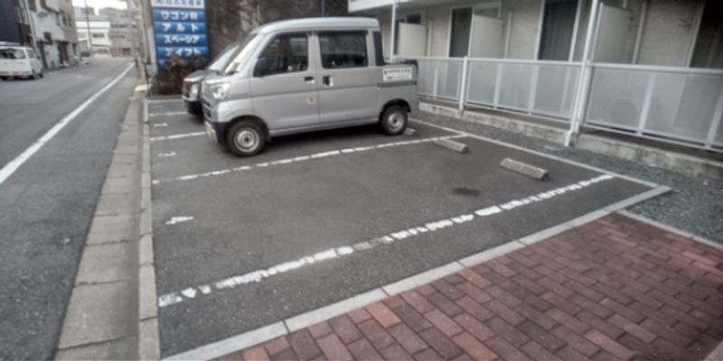 レオパレス八幡駅前 駐車場
