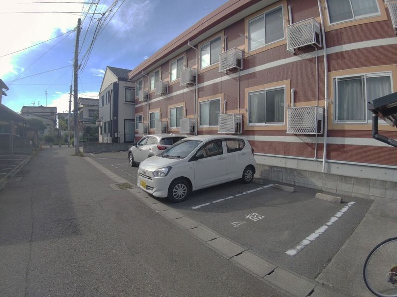 レオネクストＥ＆Ｋ 駐車場