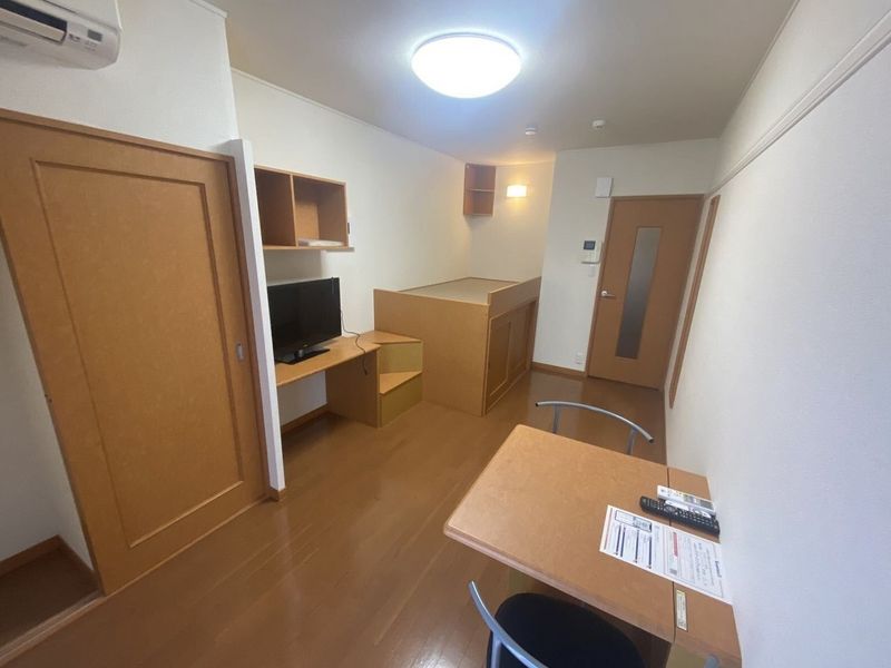 レオパレス鴻の巣 居間