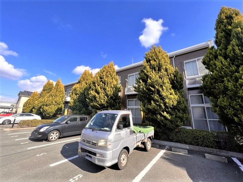 レオパレスフロンティア 駐車場