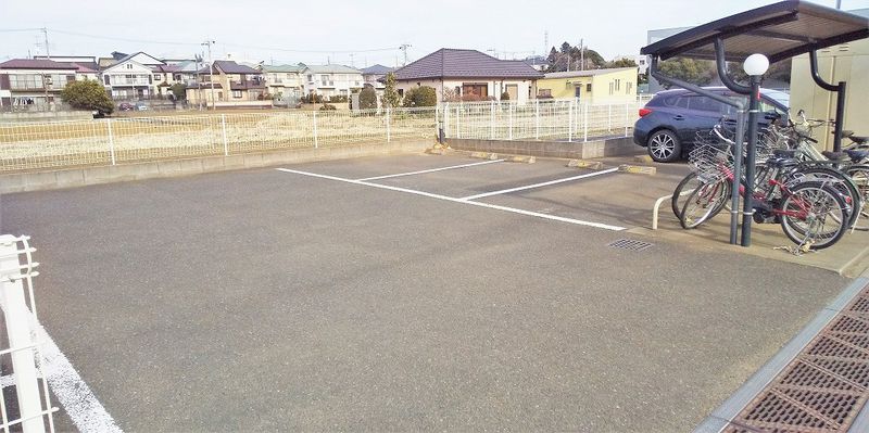 レオネクストＲＥＶＥ 駐車場