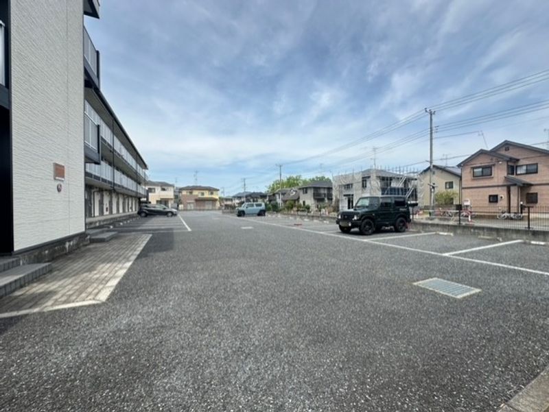 レオパレスシーザリオ 駐車場