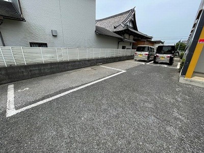 レオパレスＭｏｒｎｉｎｇＧｌｏｗ 駐車場