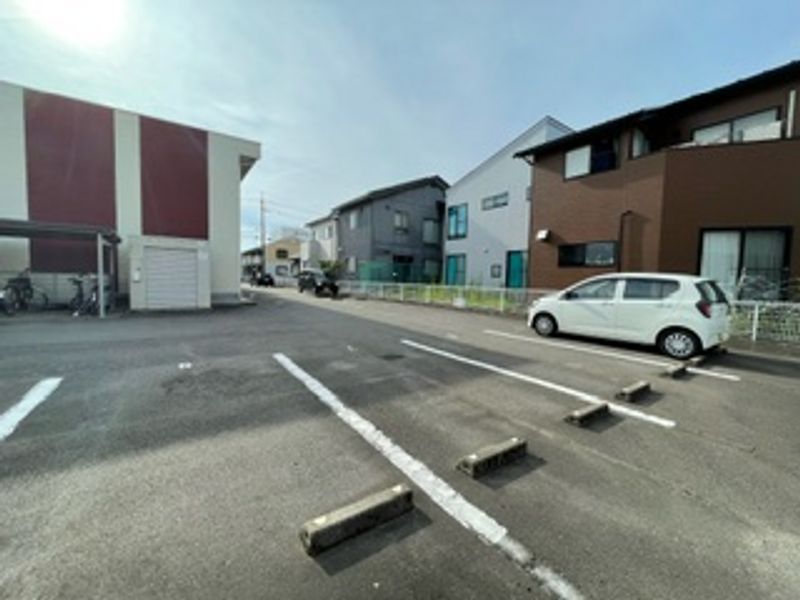 レオネクストフィールグリック 駐車場
