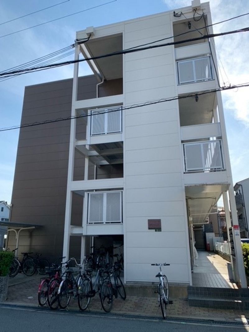 レオパレスさかえ 外観