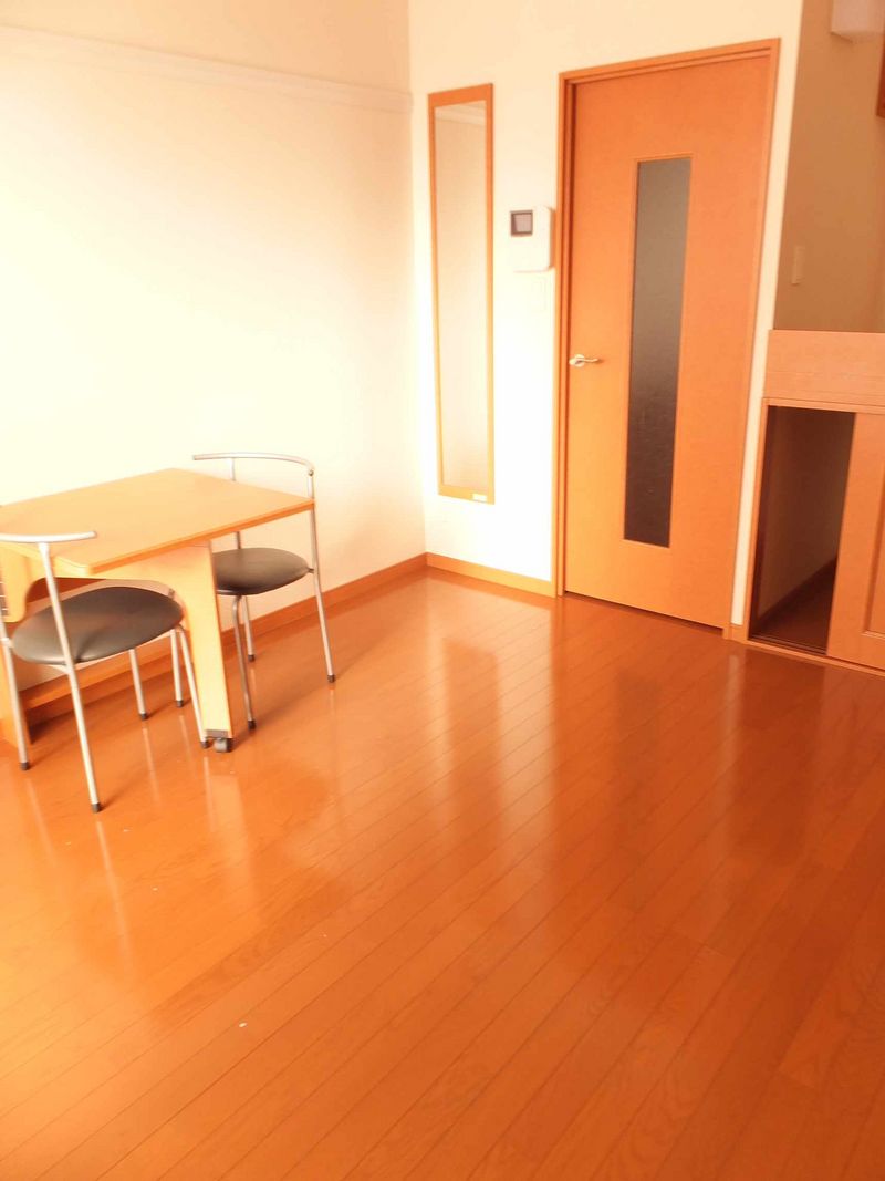 レオパレス甲斐住吉 居間