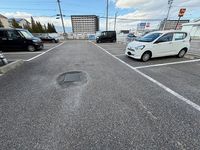 レオパレスブルーホワイト 駐車場