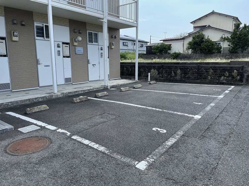 レオパレスあさひが丘 駐車場