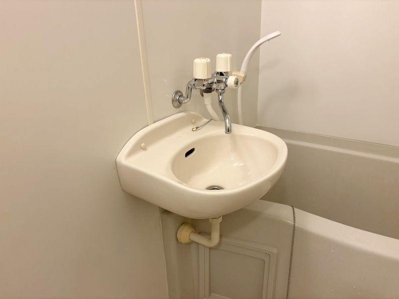 レオパレスエクシード塩浜 洗面台