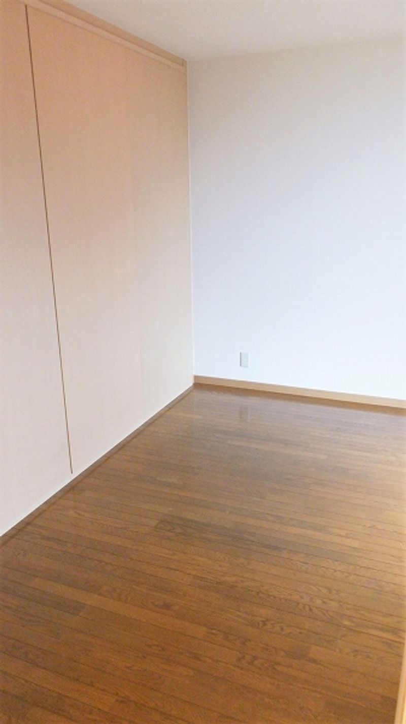 レオパレスヴィラ千塚 居間
