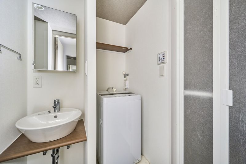 ArLk Au Soleil Washroom