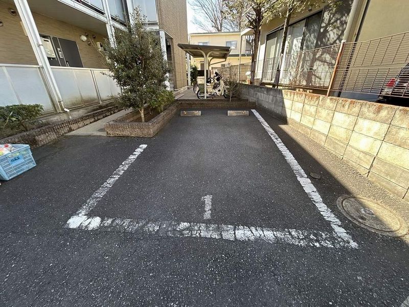 レオパレス文理台 駐車場