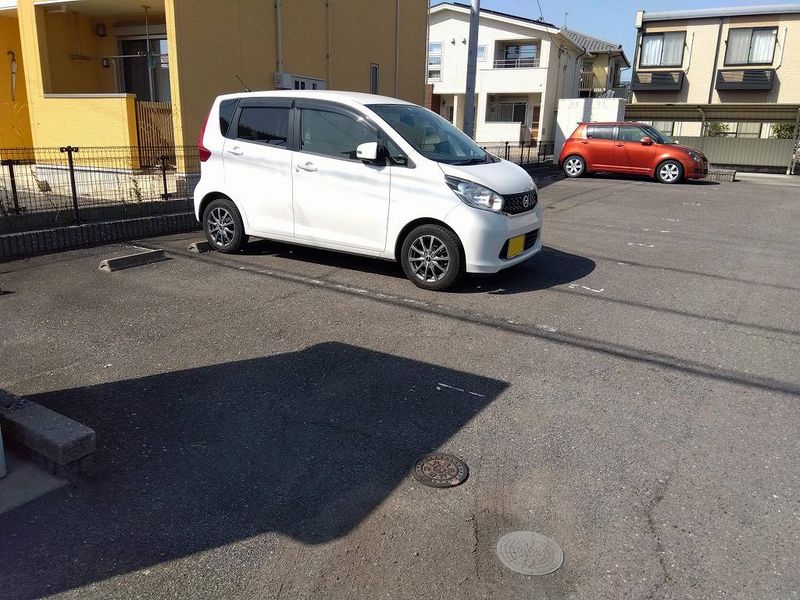 レオパレスヴィラージュ丸亀 駐車場