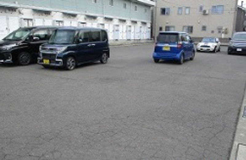 レオパレス２００４ＷＡＳＥＤＡ 駐車場