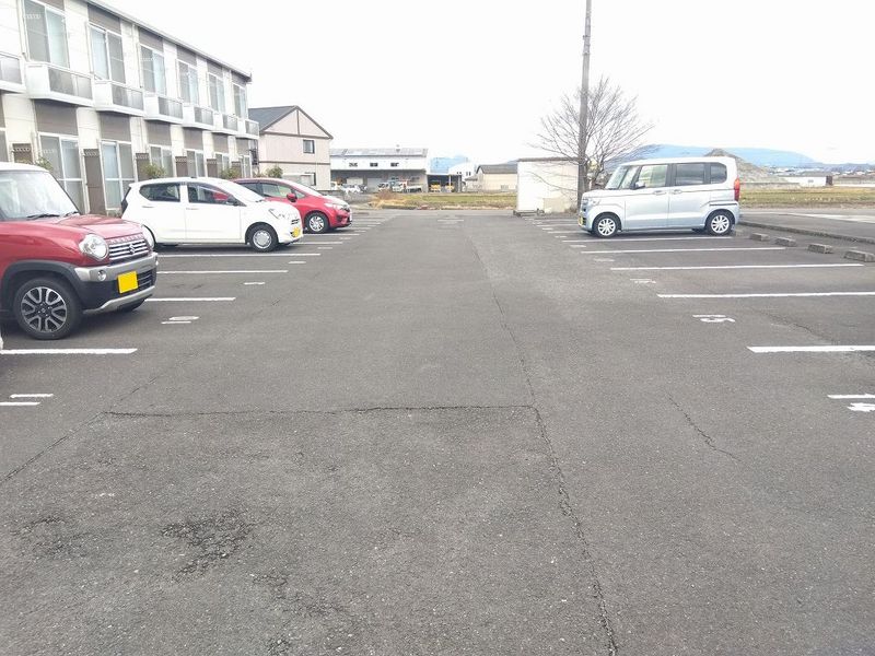 レオパレスルートイレブン 駐車場