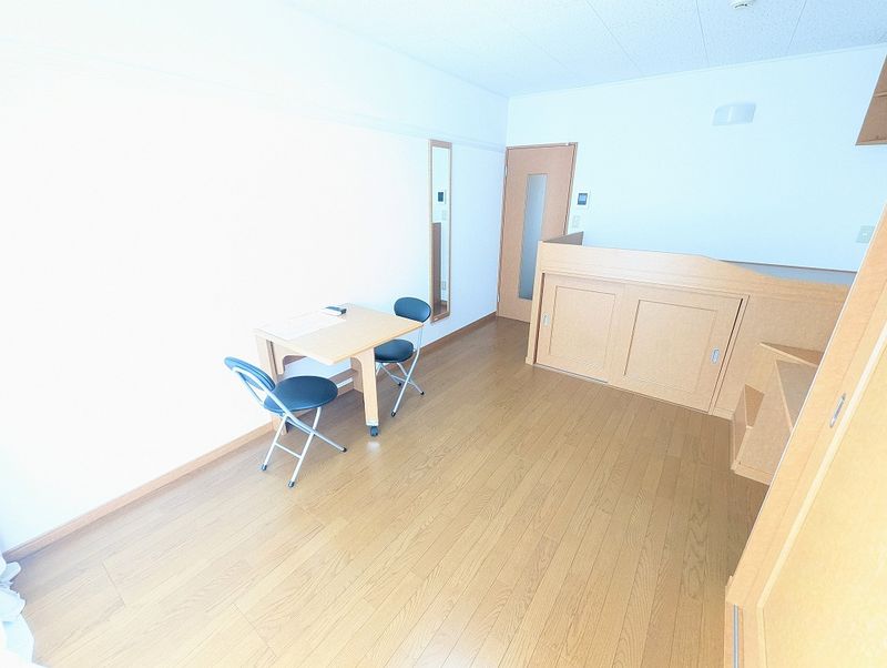 レオパレスめぐみ 居間
