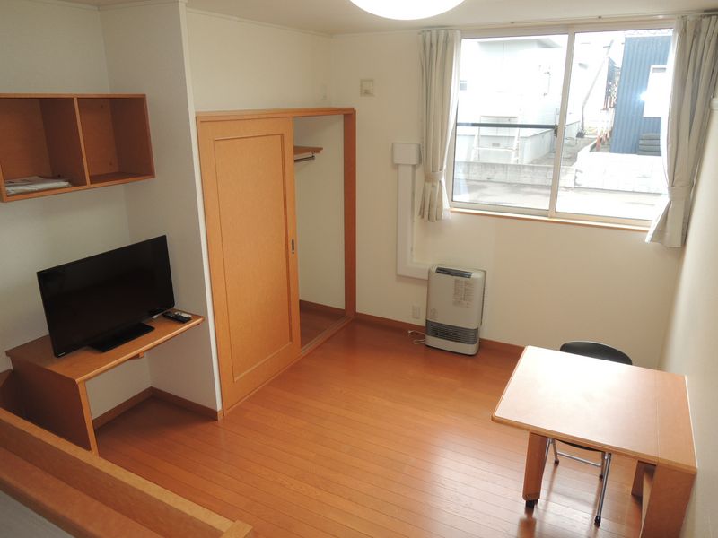 レオパレスフリーダ南５条 居間