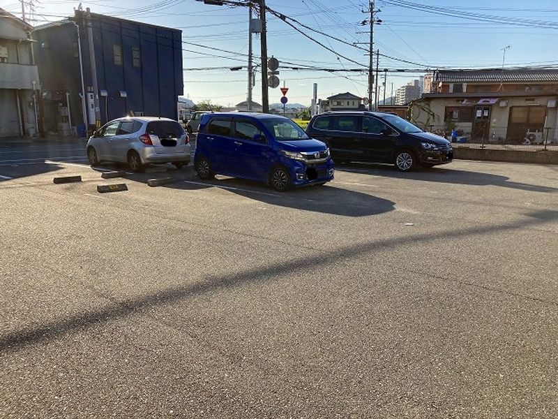 レオネクストツヴァイ 駐車場