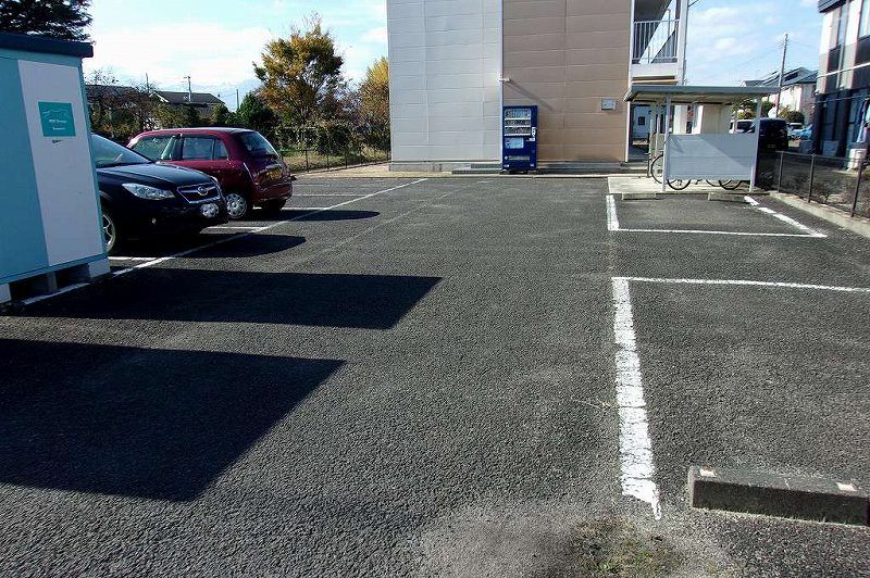 レオパレスフレアⅡ 駐車場