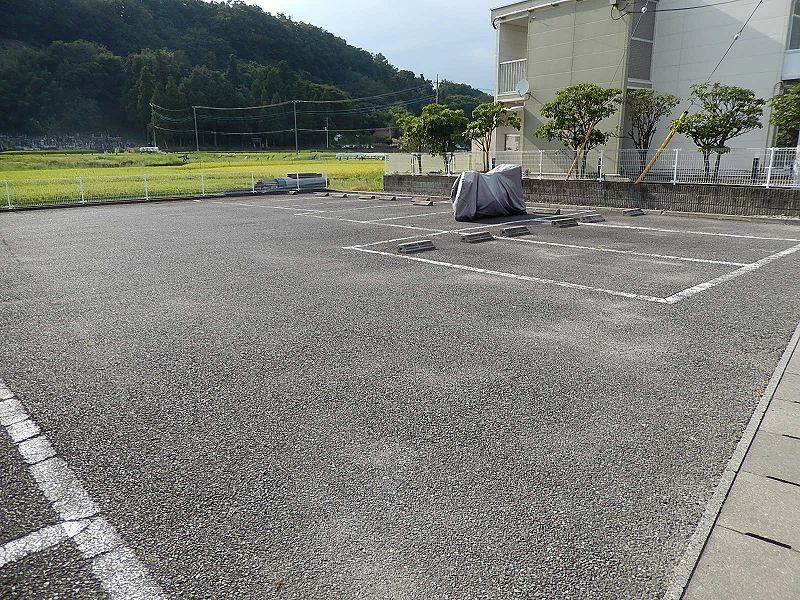 レオパレススカイタウン 駐車場