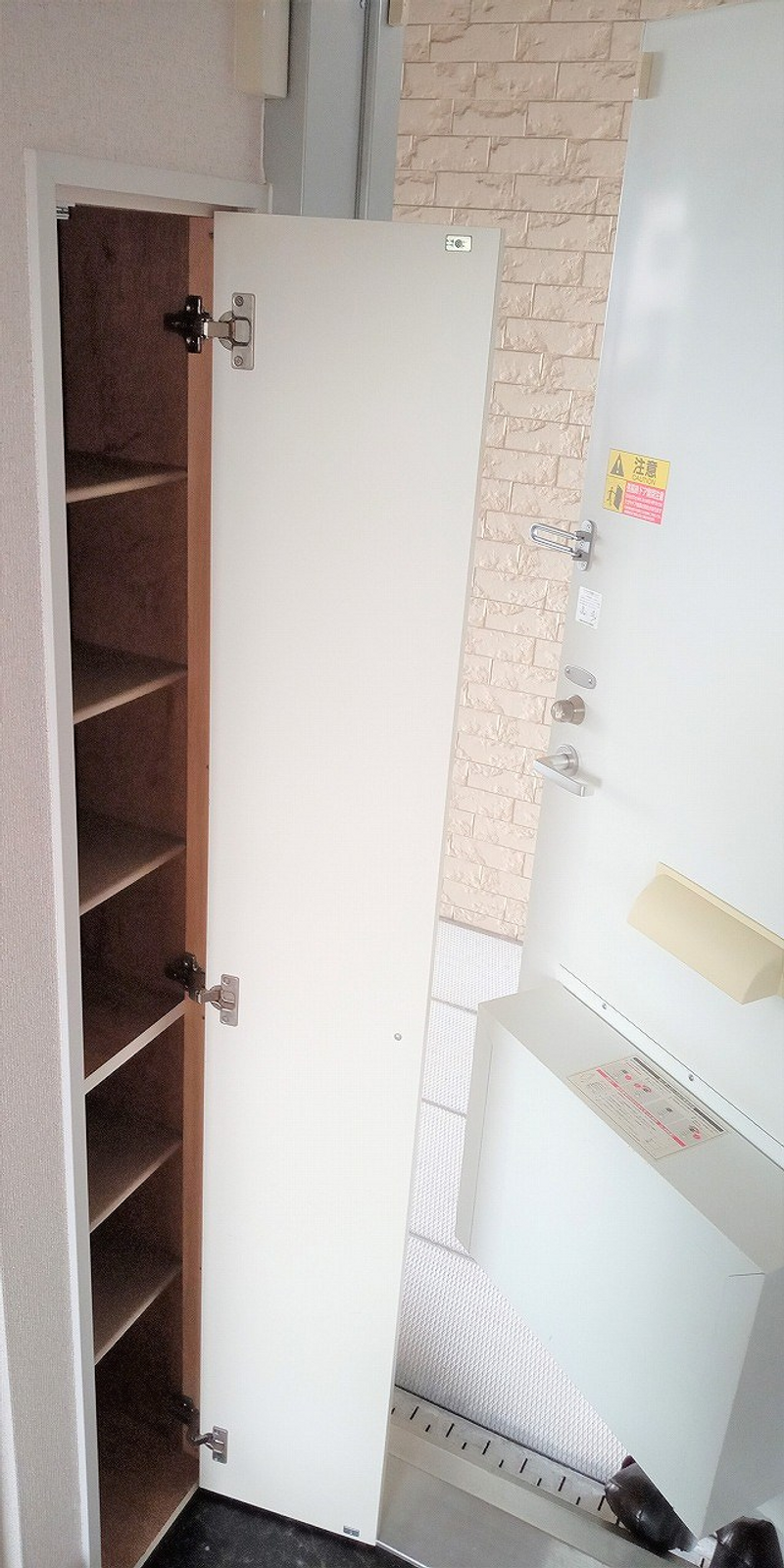 レオパレスＭＡＲＣＨ 玄関